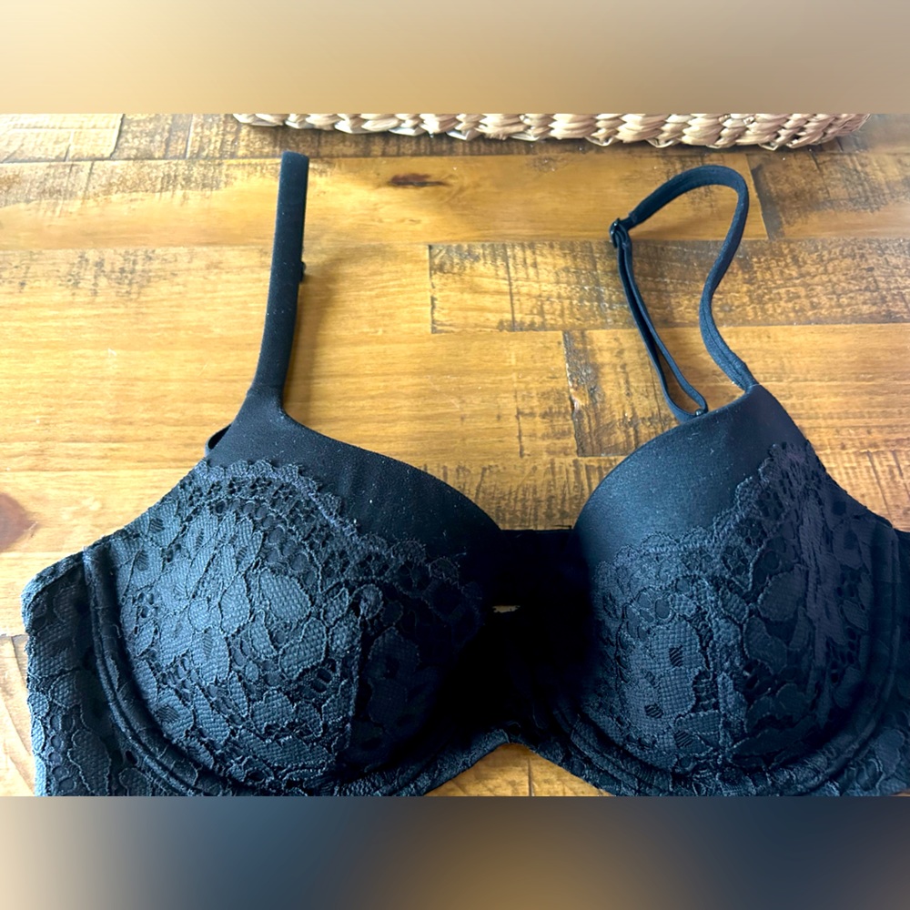 Victorias Secret Black Body By Victoria 32D Black Lace Lined‎ Demi
